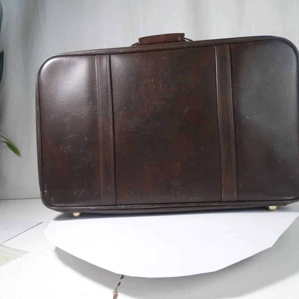 Vintage Medium Brown Leather Travel Bag with Gold Hardware